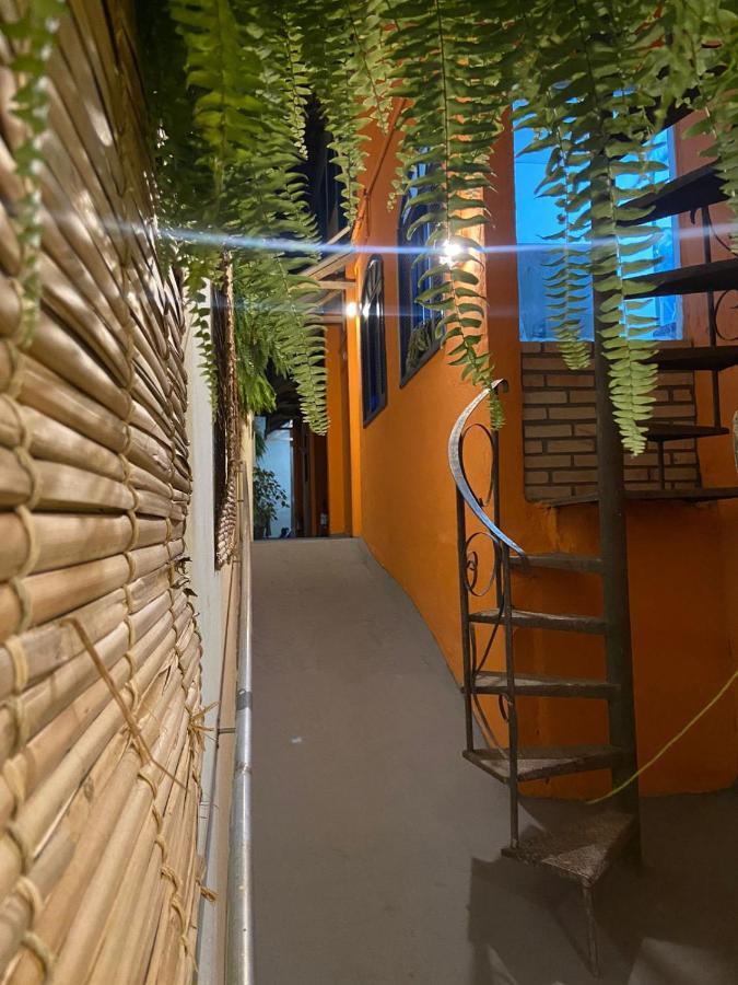 Vilarejo Hostel Pinheiros Guest House Sao Paulo Bagian luar foto